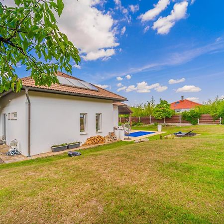 Vila Sara S Bazenem A Infrasaunou Na Kraji Prahy Zbuzany Экстерьер фото